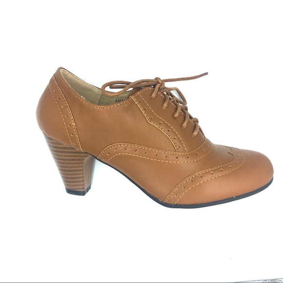 LAST PAIR! Oxford Brogue Heel Pumps - Round Toe in Tan - Picture 6 of 7